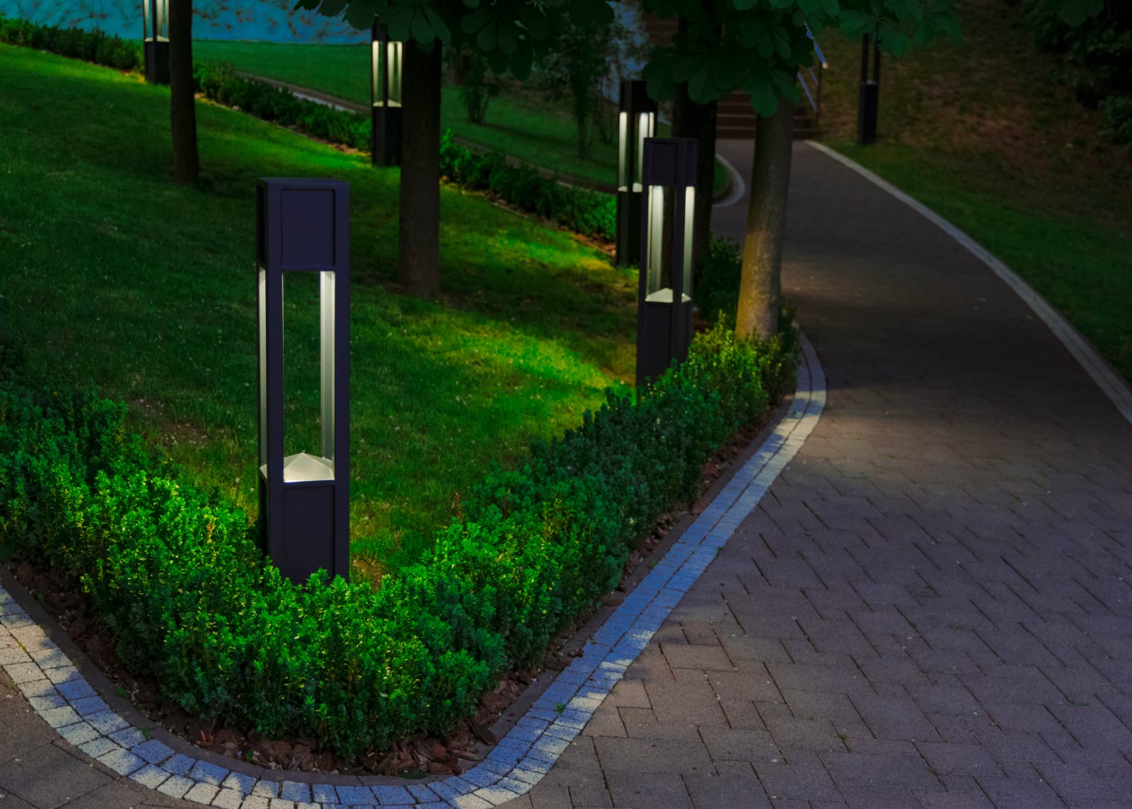 Pillar Square bollard250221-03.jpg
